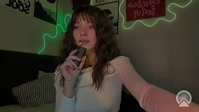 Emilia0 0 7 online show from 02/23/26, 09:34