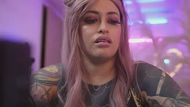 angelacianuro  online show from 11/20/25, 01:06