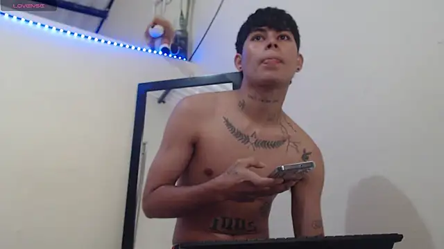 Lukas strong online show from 11/19/25, 01:11