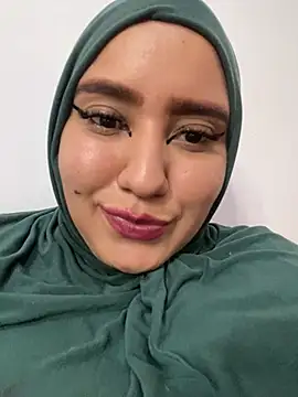 Snapshot of hannahayat chatting on 12/16/24, 08:58 hannahayat online show from 12/16/24, 08:58