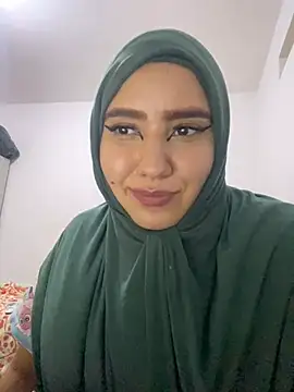 Snapshot of hannahayat chatting on 12/17/24, 12:01 hannahayat online show from 12/17/24, 12:01