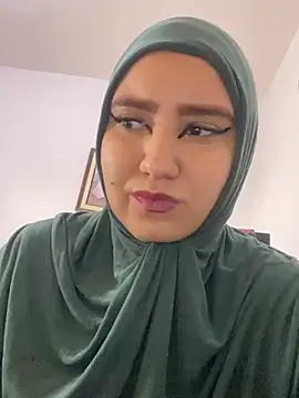 Snapshot of hannahayat chatting on 12/17/24, 02:44 hannahayat online show from 12/17/24, 02:44