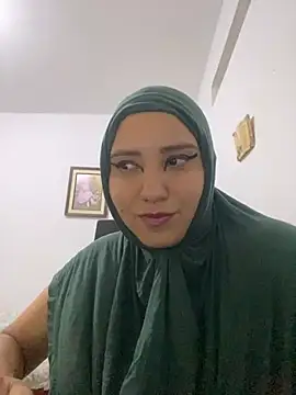 Snapshot of hannahayat chatting on 03/15/25, 01:19 hannahayat online show from 03/15/25, 01:19