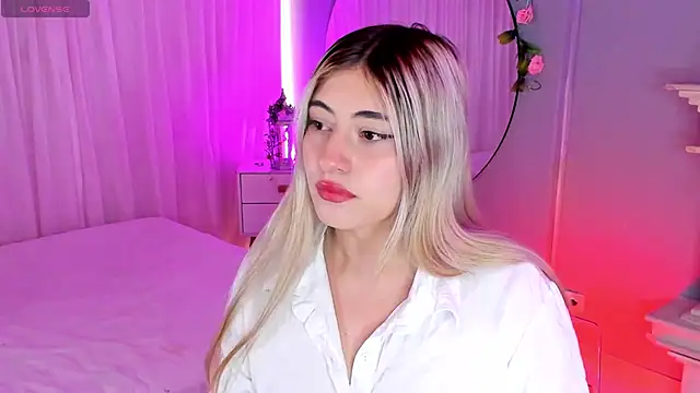 tiffany becker online show from 04/17/26, 01:58