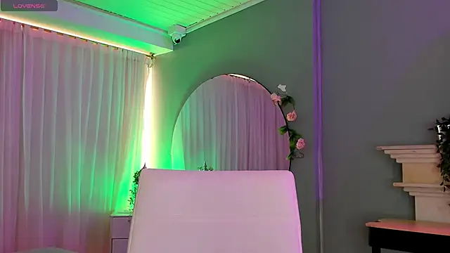 tiffany becker online show from 04/23/26, 01:02