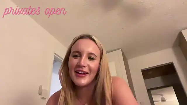 Snapshot of isisxoxx chatting on 02/22/25, 12:51 isisxoxx online show from 02/22/25, 12:51