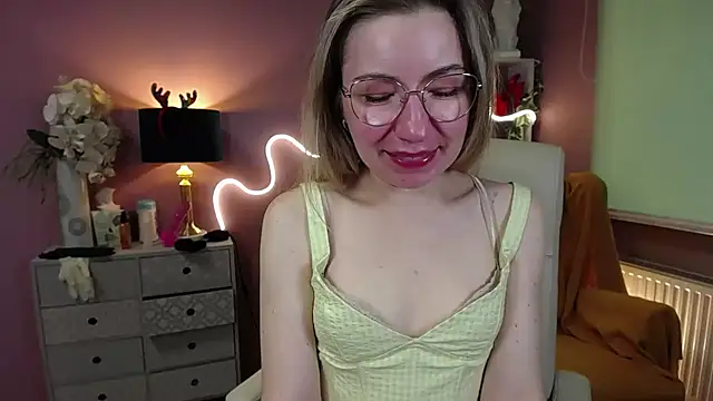 Snapshot of Mia_Tasty chatting on 12/20/24, 11:10 Mia Tasty online show from 12/20/24, 11:10