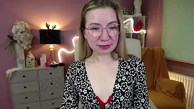 Snapshot of Mia_Tasty chatting on 12/21/24, 08:39 Mia Tasty online show from 12/21/24, 08:39