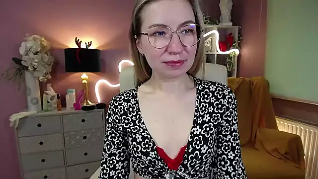 Snapshot of Mia_Tasty chatting on 12/21/24, 11:44 Mia Tasty online show from 12/21/24, 11:44