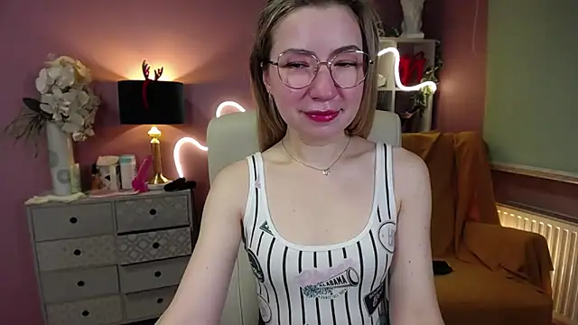 Snapshot of Mia_Tasty chatting on 12/23/24, 07:38 Mia Tasty online show from 12/23/24, 07:38