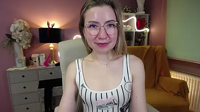 Snapshot of Mia_Tasty chatting on 12/23/24, 12:19 Mia Tasty online show from 12/23/24, 12:19