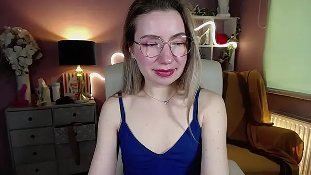 Snapshot of Mia_Tasty chatting on 02/17/25, 10:51 Mia Tasty online show from 02/17/25, 10:51