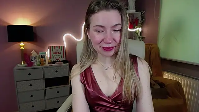 Snapshot of Mia_Tasty chatting on 03/08/25, 11:05 Mia Tasty online show from 03/08/25, 11:05