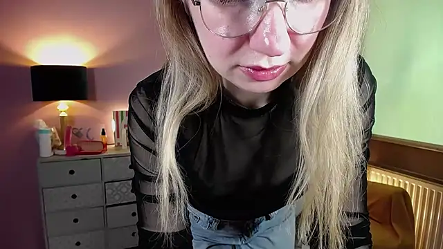 Snapshot of Mia_Tasty chatting on 03/21/25, 01:56 Mia Tasty online show from 03/21/25, 01:56