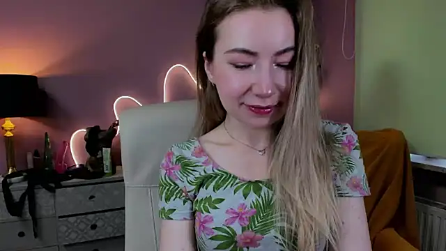 Snapshot of Mia_Tasty chatting on 10/04/25, 06:44 Mia Tasty online show from 10/04/25, 06:44