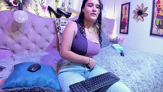 Snapshot of Chanelle_ chatting on 03/20/25, 01:04 Chanelle  online show from 03/20/25, 01:04