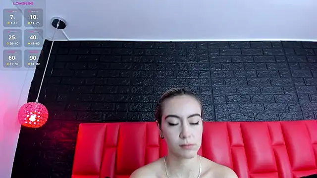 Snapshot of Antonella-Ray chatting on 01/14/25, 01:49 Antonella-Ray online show from 01/14/25, 01:49