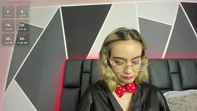 Snapshot of Antonella-Ray chatting on 02/21/25, 01:55 Antonella-Ray online show from 02/21/25, 01:55