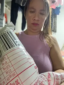 Emiily lee online show from 10/09/25, 12:41