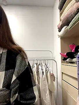 Snapshot of AnaWest chatting on 09/14/25, 06:01 AnaWest online show from 09/14/25, 06:01