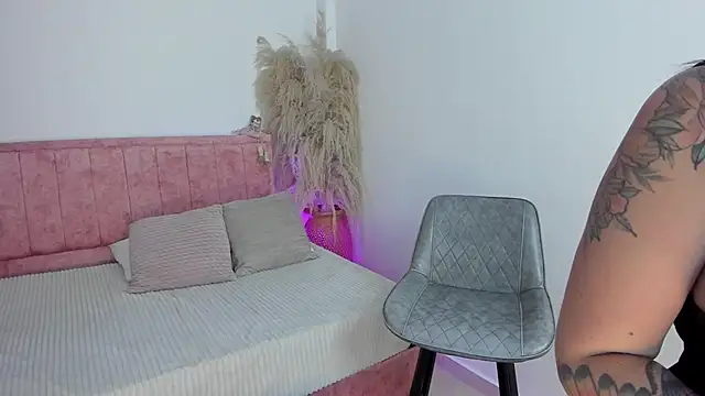 Snapshot of Sofiawilson_ chatting on 09/24/25, 12:52 Sofiawilson online show from 09/24/25, 12:52