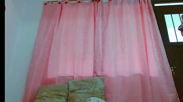 chantalsemenova1 online show from 01/05/25, 03:13