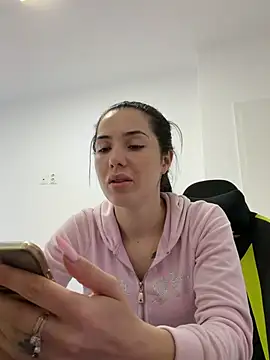 Snapshot of Emmapmg chatting on 04/15/26, 07:04 Emmapmg online show from 04/15/26, 07:04