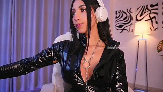 Snapshot of Lilithfosterr chatting on 02/19/25, 09:25 Lilithfosterr online show from 02/19/25, 09:25