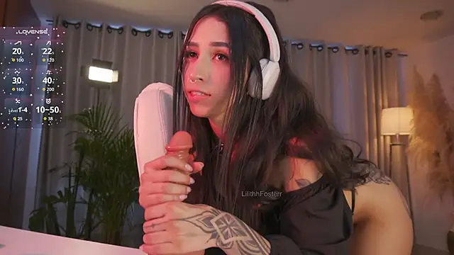 Snapshot of Lilithfosterr chatting on 11/28/25, 08:33 Lilithfosterr online show from 11/28/25, 08:33