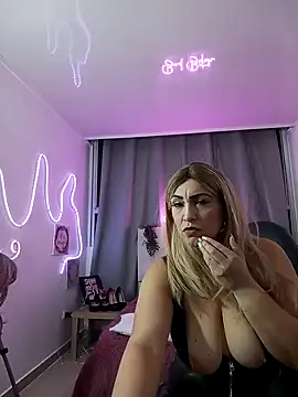 Snapshot of anyclark_ chatting on 09/29/25, 11:31 anyclark online show from 09/29/25, 11:31