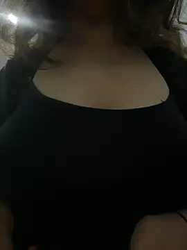 Snapshot of farah-36 chatting on 12/27/24, 02:47 farah-36 online show from 12/27/24, 02:47