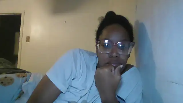 Snapshot of madamsensuale chatting on 12/03/24, 06:48 madamsensuale online show from 12/03/24, 06:48