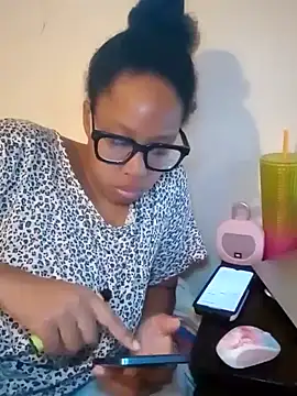 Snapshot of madamsensuale chatting on 01/15/25, 08:48 madamsensuale online show from 01/15/25, 08:48