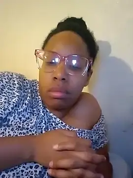 Snapshot of madamsensuale chatting on 01/20/25, 02:01 madamsensuale online show from 01/20/25, 02:01