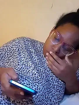 Snapshot of madamsensuale chatting on 01/21/25, 01:29 madamsensuale online show from 01/21/25, 01:29