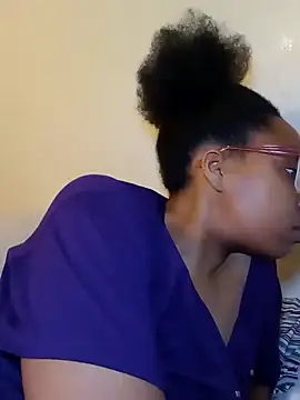 Snapshot of madamsensuale chatting on 02/13/25, 02:01 madamsensuale online show from 02/13/25, 02:01