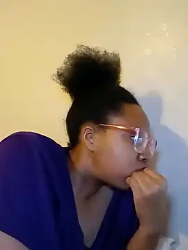 Snapshot of madamsensuale chatting on 02/13/25, 05:05 madamsensuale online show from 02/13/25, 05:05