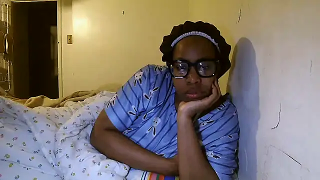 Snapshot of madamsensuale chatting on 03/10/25, 02:28 madamsensuale online show from 03/10/25, 02:28