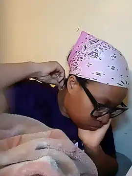 Snapshot of madamsensuale chatting on 03/17/25, 11:54 madamsensuale online show from 03/17/25, 11:54