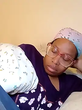 Snapshot of madamsensuale chatting on 03/19/25, 04:02 madamsensuale online show from 03/19/25, 04:02