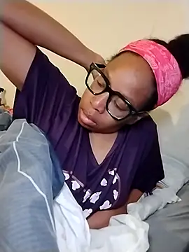 Snapshot of madamsensuale chatting on 03/22/25, 06:33 madamsensuale online show from 03/22/25, 06:33