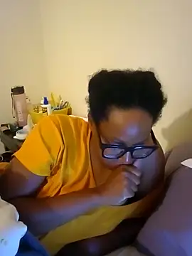 Snapshot of madamsensuale chatting on 10/31/25, 01:39 madamsensuale online show from 10/31/25, 01:39