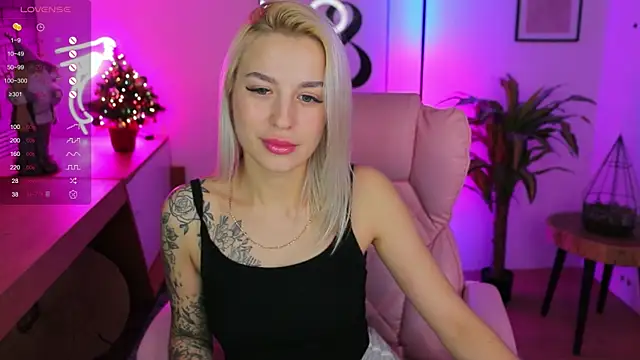 Snapshot of Crystal_Barbie chatting on 01/03/25, 11:55 Crystal Barbie online show from 01/03/25, 11:55