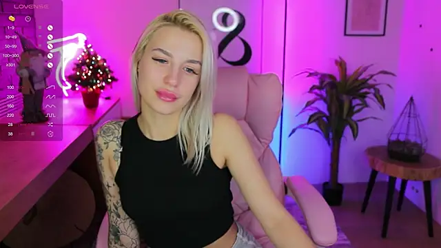 Snapshot of Crystal_Barbie chatting on 01/04/25, 05:58 Crystal Barbie online show from 01/04/25, 05:58