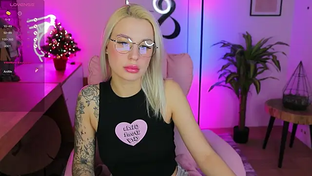 Snapshot of Crystal_Barbie chatting on 01/07/25, 07:28 Crystal Barbie online show from 01/07/25, 07:28