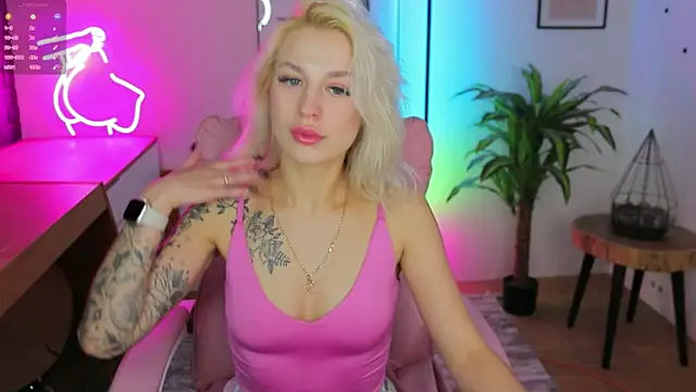 Snapshot of Crystal_Barbie chatting on 02/08/25, 01:43 Crystal Barbie online show from 02/08/25, 01:43