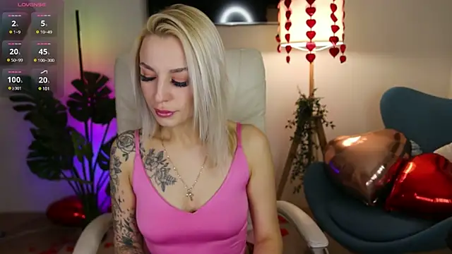 Snapshot of Crystal_Barbie chatting on 02/17/25, 07:10 Crystal Barbie online show from 02/17/25, 07:10