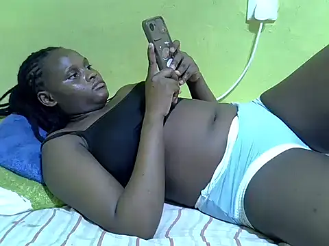 Snapshot of queendebbie chatting on 01/16/26, 05:06 queendebbie online show from 01/16/26, 05:06