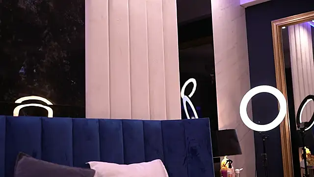 Snapshot of AishaDevoe chatting on 01/19/25, 04:12 AishaDevoe online show from 01/19/25, 04:12