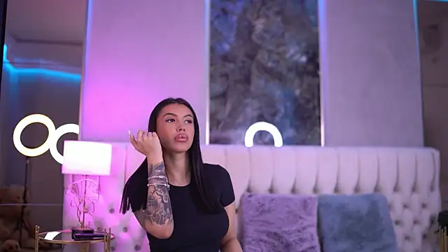 Snapshot of AishaDevoe chatting on 02/05/25, 07:42 AishaDevoe online show from 02/05/25, 07:42